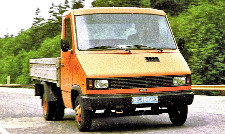 НАМИ-3305